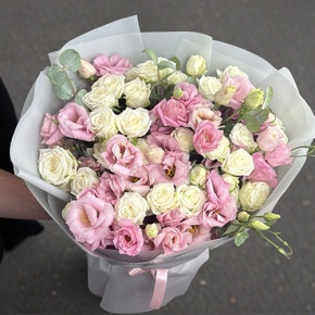 Букет "Мэрилин" из эустом и кустовых пионовидных роз в Луховицах