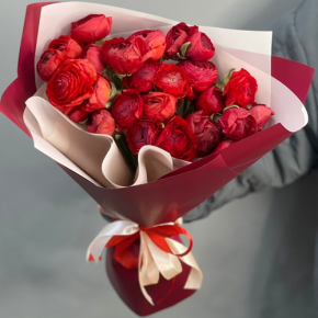Букет из 21 красного ранункулюса в Луховицах