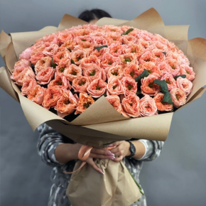 Букет "Персик" из 101 махровой розы Риджентс парк (60 см) в Луховицах