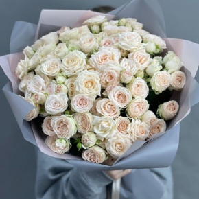 Букет "Кремовый микс" из 25 кустовых роз (50 см) в Луховицах