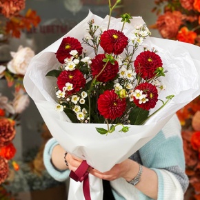 Букет "Марс" из георгин и хамелациума в Луховицах