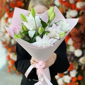 Букет из 3 пионовидных лилий в Луховицах