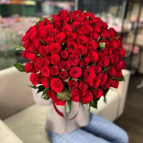 Букет "Классический" из 101 красной розы Кения (60 см) в Луховицах