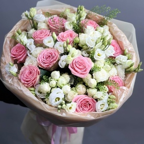 Букет "Пудровая мечта" из роз и эустом в Луховицах