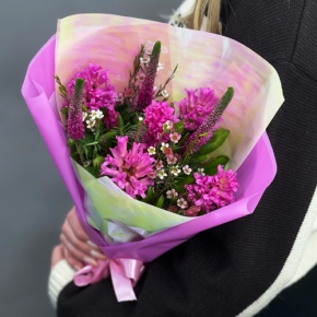 Букет "Вспышка" из гиацинтов, хамелациума и вероники в Луховицах