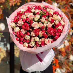 Букет из 35 кустовых роз микс (50 см) в Луховицах