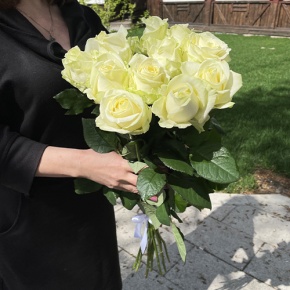 Букет из 11 белых роз (70 см) в Луховицах