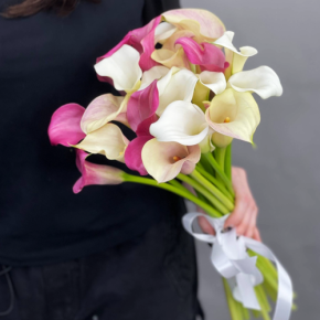 Букет из 21 каллы микс в Луховицах