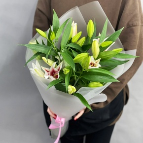 Монобукет из 3 бело-розовых лилий в Луховицах