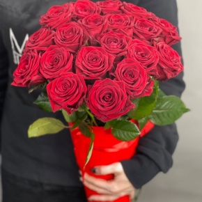 21 красная роза в конусе (50 см) в Луховицах
