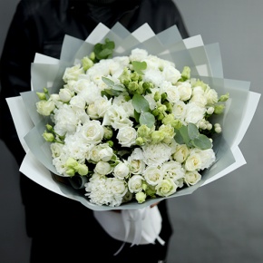 Букет "Маскарпоне" из роз, диантусов, эустом и гиперикума в Луховицах