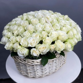 101 белая роза в корзине (40 см) в Луховицах