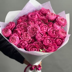 Букет из 11 кустовых пионовидных роз Джульетта в Луховицах