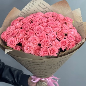 Букет из 15 кустовых коралловых роз (60 см) в Луховицах