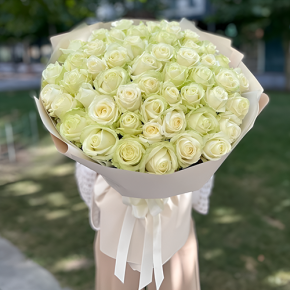Букет "Манталь" из 51 белой розы (60 см) в Луховицах