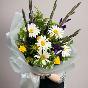 Букет из гладиолусов, роз и ромашек в Луховицах