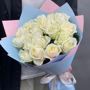 Букет 19 белых роз Аваланж (50 см) в Луховицах