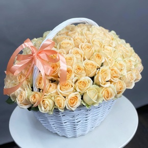 Композиция в корзине из 101 розы Аваланж (50 см) в Луховицах