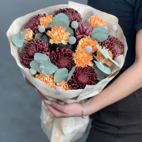 Букет "Персиковый раф" из хризантем Бигоуди, краспедии и диантусов в Луховицах