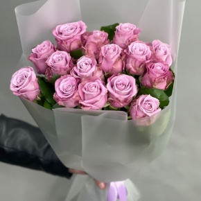 Монобукет из 15 малиновых роз Меритим (50 см) в Луховицах