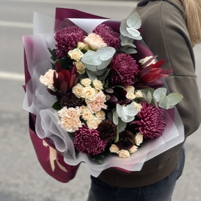 Букет "В каждом мгновении" из хризантем Бигоуди, кустовых роз, сафари, гербер Экзотик и диантусов в Луховицах