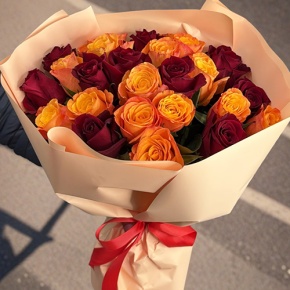 Букет "Благородный" из 27 Кенийских роз микс (40 см) в Луховицах