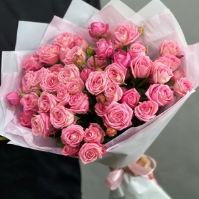 Букет из 11 нежных кустовых роз в Луховицах