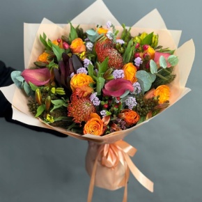 Букет "Даниэлла" из калл, роз, гиперикума, сафари, капса и лейко в Луховицах
