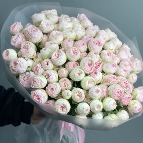 Букет из 25 кустовых пионовидных роз Мэнсфилд парк (50 см) в Луховицах