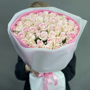 Букет из 51 нежной пастельной розы (60 см) в Луховицах