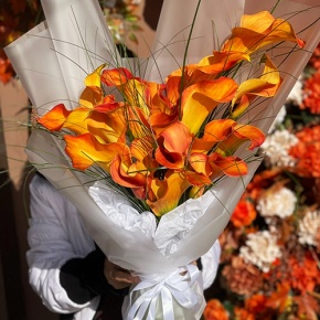 Монобукет из 21 оранжевой каллы в Луховицах