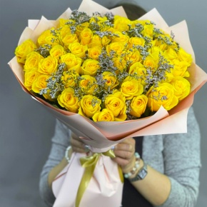 Букет из 51 лимонной розы с лимониумом в Луховицах