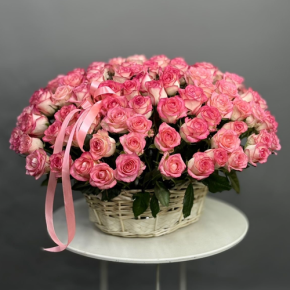 Композиция в корзине из 101 розы Джумилия в Луховицах