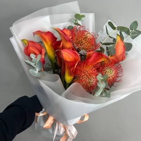 Букет "Империал" из калл, лейко и эвкалипта в Луховицах