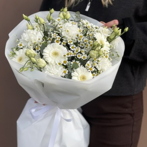 Букет "Вера и надежда" из ромашек, гербер, эвкалипта, диантусов и эустом в Луховицах