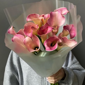 Букет из 13 нежных калл в Луховицах