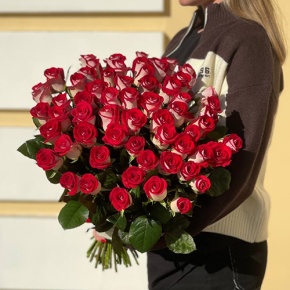 Букет из 51 рубиновой розы (50 см) в Луховицах