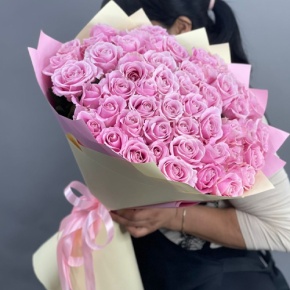 Букет из 51 пастельной розы Аваланж (60 см) в Луховицах