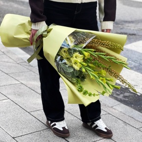 Букет "Нирвана" из гладиолусов, молюцеллы и эремуруса в Луховицах