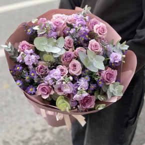 Букет "Хрустальный" из роз, астера и ароматных маттиол в Луховицах