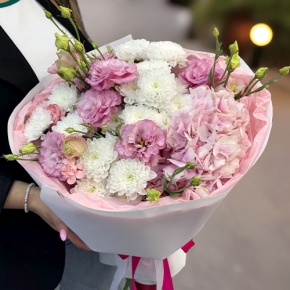 Букет "Табу" из хризантемы, Голландской гортензии и эустомы в Луховицах