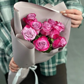 Букет "Сесилия" из 9 фиолетовых роз кения (40 см) в Луховицах