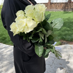 Букет из 9 белых роз (70 см) в Луховицах