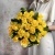 Букет из 25 лимонных роз с рускусом (40 см) в Луховицах Букет из 25 лимонных роз с рускусом (40 см) в Луховицах
