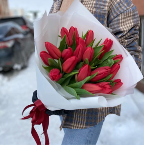 Букет красных тюльпанов в Луховицах