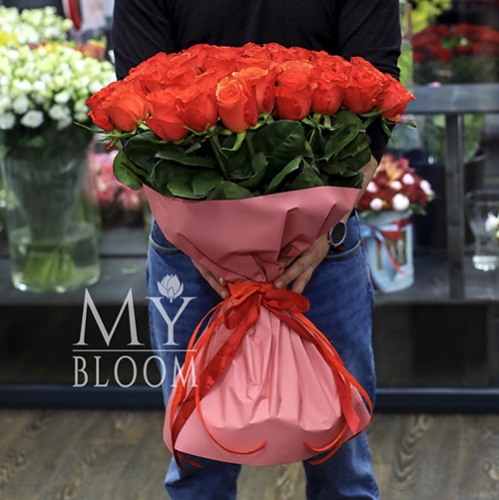 Букет 51 коралловая роза (60 см) в Луховицах