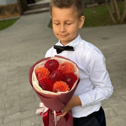 Букет из 7 сезонных георгин в Луховицах