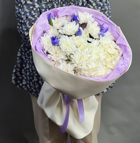 Букет "Грация" из ирисов, гортензии и кустовых хризантем в Луховицах