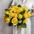 Букет из 25 лимонных роз с рускусом (40 см) в Луховицах Букет из 25 лимонных роз с рускусом (40 см) в Луховицах