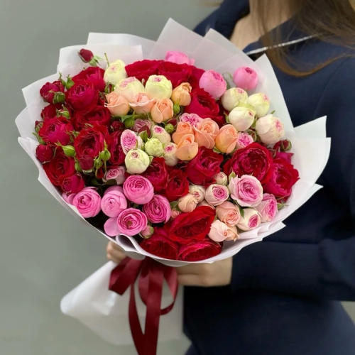 Букет из 15 разноцветных веток кустовых роз в Луховицах